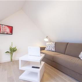 2 Bedroom Apartment with Terrace in Makarska, Sleeps 4-6